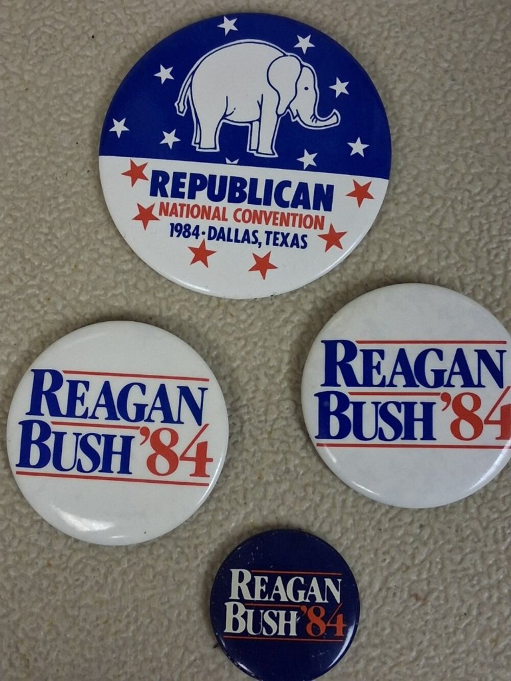 Lot Of 4 Vintage Authentic Reagan - Bush '84 Presidential Campaign Buttons Pins